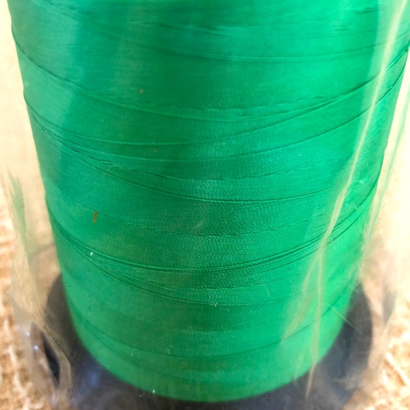 NIP Kelly Green large nylon thread spool - Picture 13 of 13